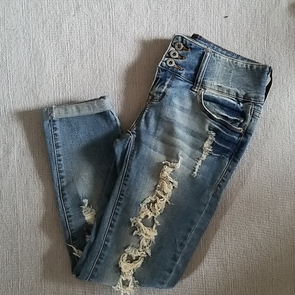 Distressed and Ripped Capris / Crop Jeans